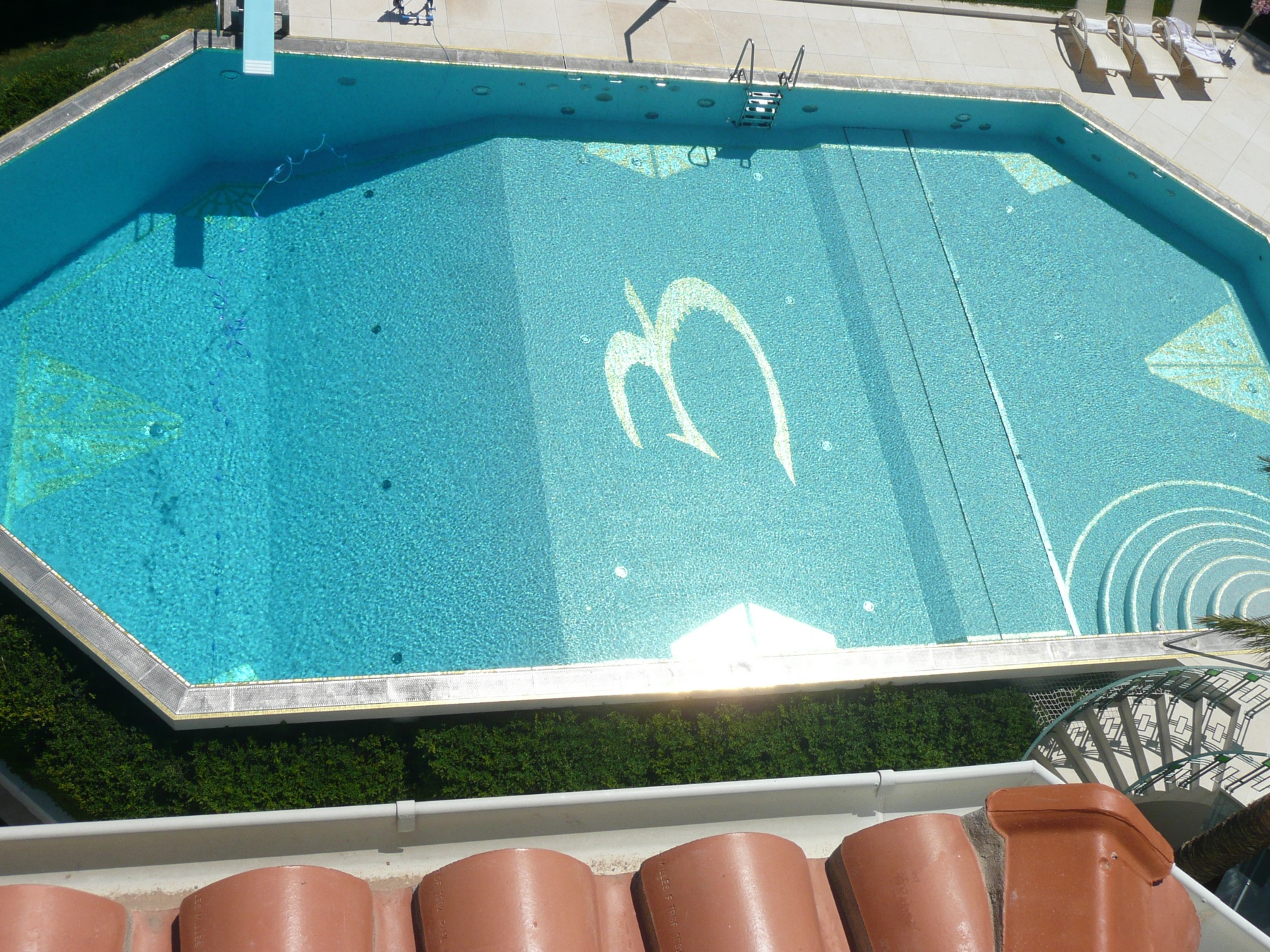 Le médaillon central, vu du ciel — Piscine du Château, Cap d’Antibes