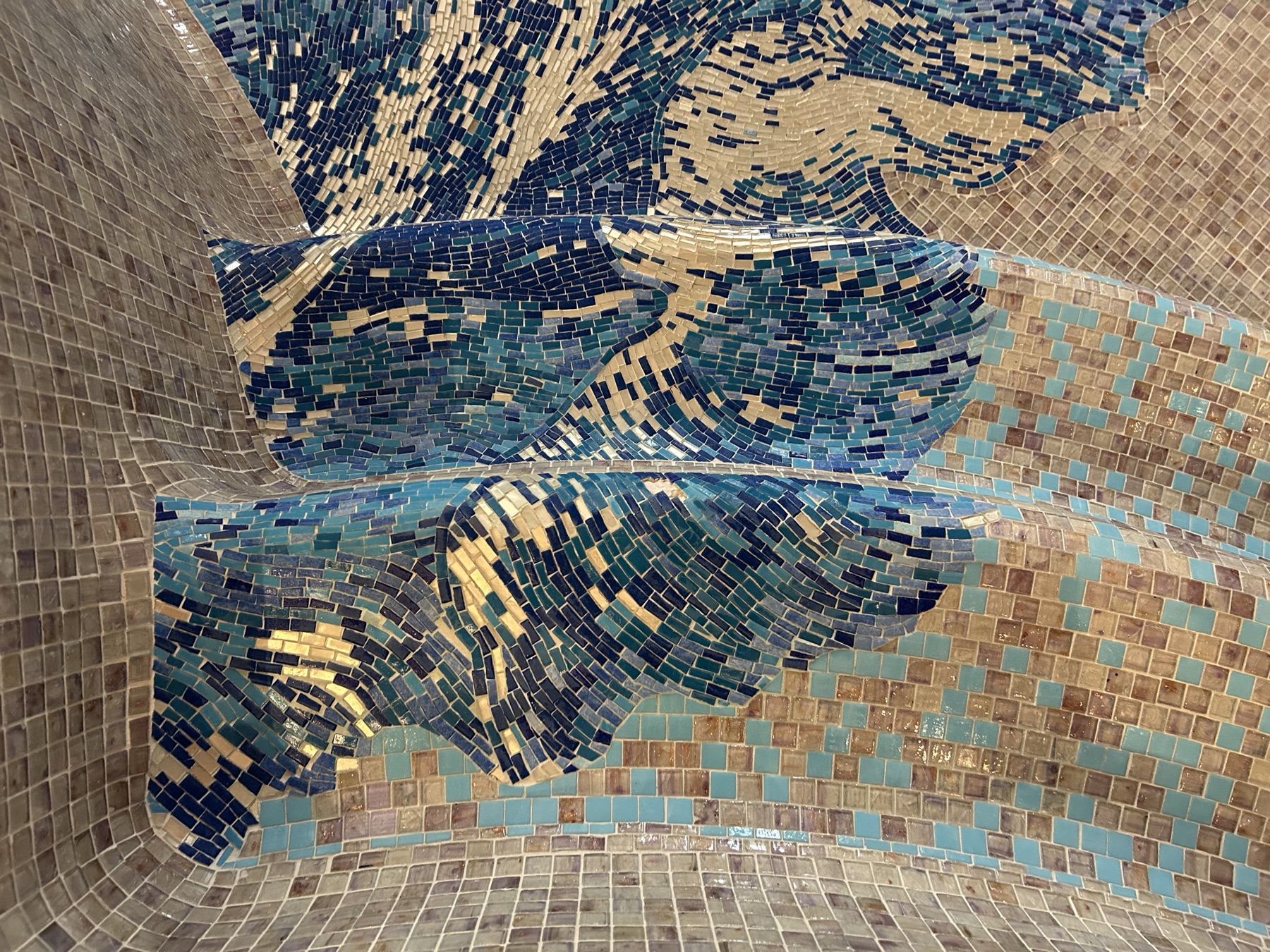 La vague en cours de pose — La Grande Vague, Vence